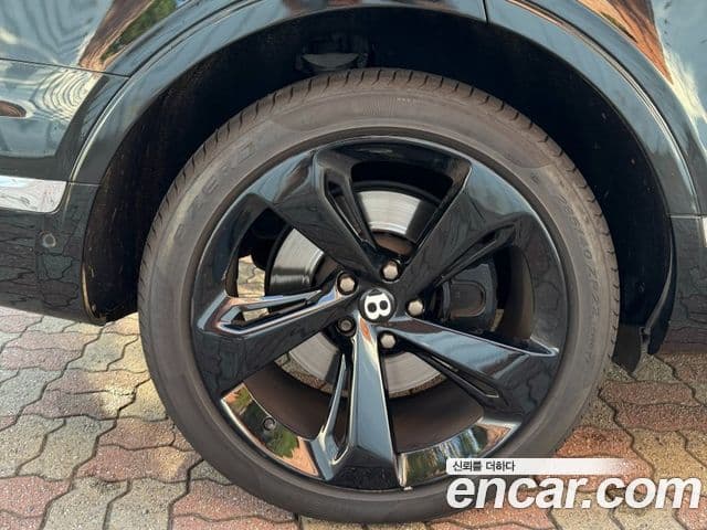Bentley Bentayga 2018 — Photo 3/7