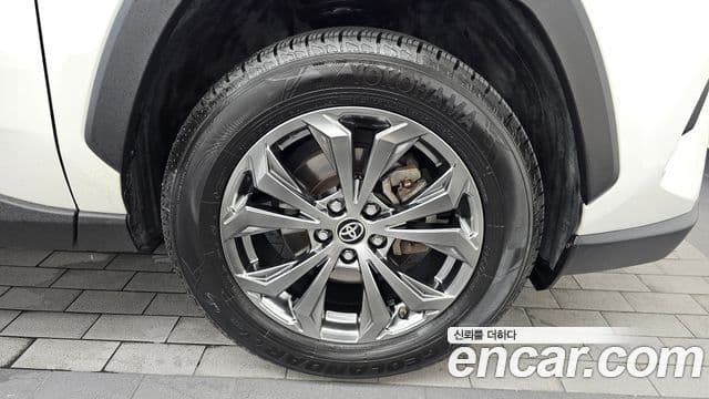 Toyota RAV4 2022 — Şəkil 19/33