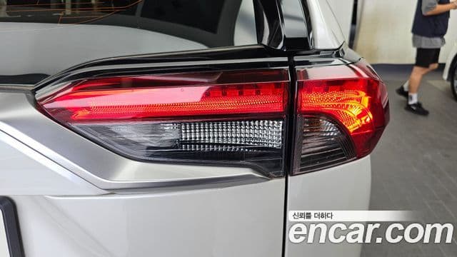 Toyota RAV4 2022 — Şəkil 28/33