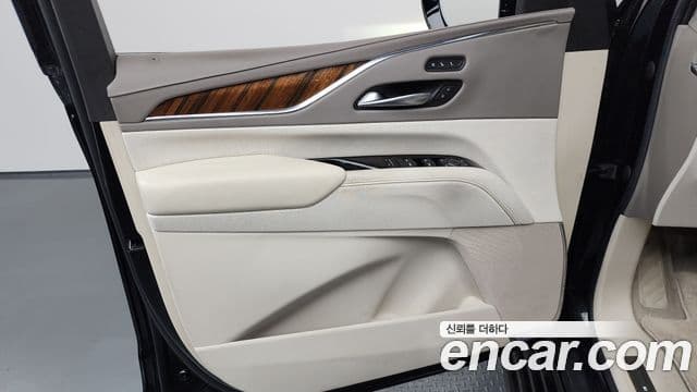 Cadillac Escalade 2021 — ფოტო 8/37