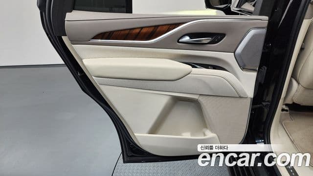 Cadillac Escalade 2021 — ფოტო 12/37