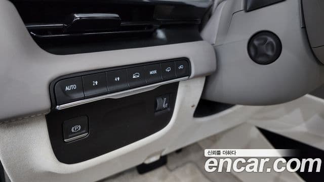 Cadillac Escalade 2021 — ფოტო 23/37