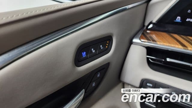 Cadillac Escalade 2021 — ფოტო 20/37