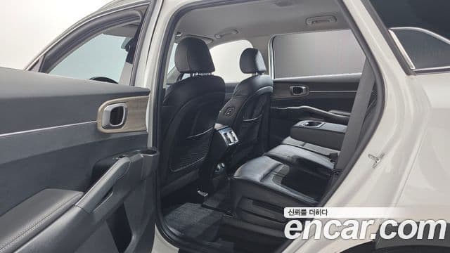 Kia Sorento 2022 — Фото 17/20