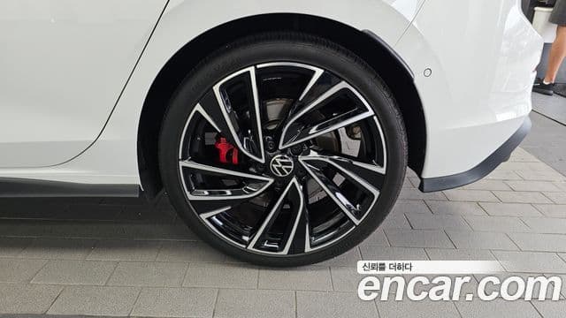 Volkswagen Golf 2024 — ფოტო 26/32