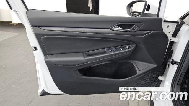 Volkswagen Golf 2024 — ფოტო 28/32