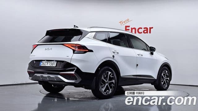 Kia Sportage 2023 — Фото 2/20