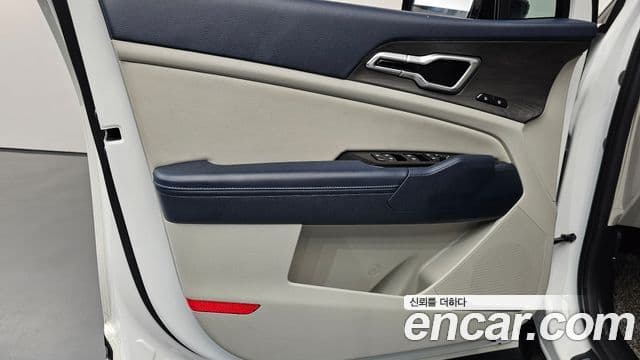 Kia Sportage 2023 — Şəkil 16/37