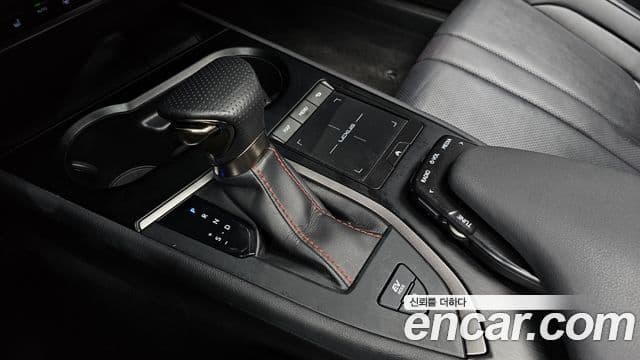 Lexus UX250h 2020 — Фото 9/20