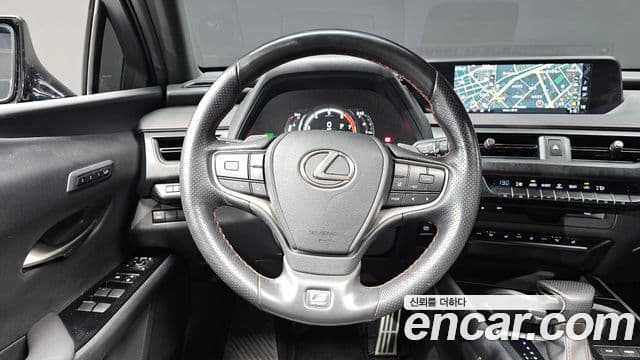 Lexus UX250h 2020 — Фото 12/20