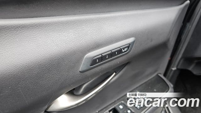 Lexus UX250h 2020 — Фото 17/20
