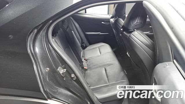 Lexus UX250h 2020 — Şəkil 11/30