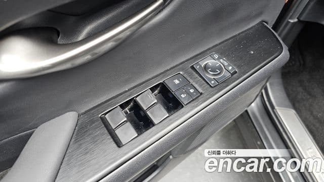 Lexus UX250h 2020 — Şəkil 30/30