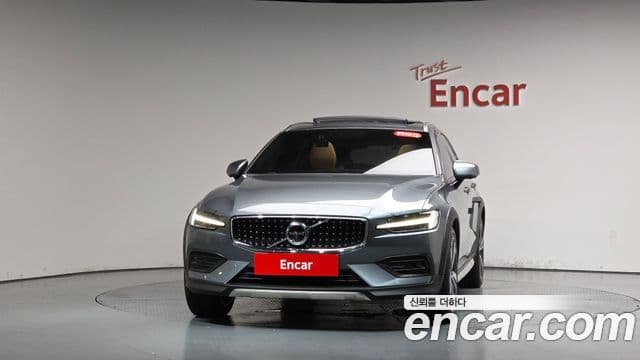 Volvo V60 Cross Country 2020 — Фото 3/20