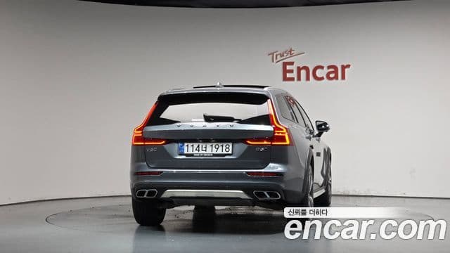 Volvo V60 Cross Country 2020 — Фото 4/20