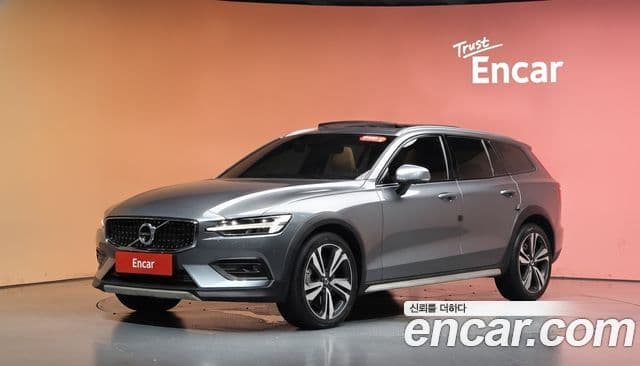 Volvo V60 Cross Country 2020 — Фото 1/20