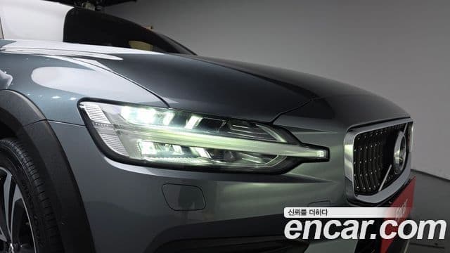 Volvo V60 Cross Country 2020 — Photo 32/37