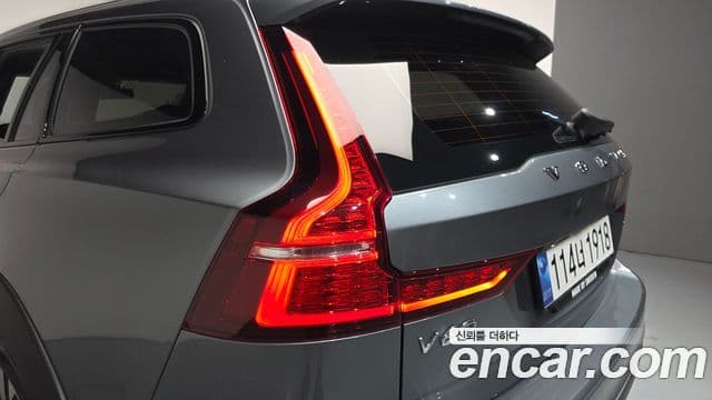 Volvo V60 Cross Country 2020 — Photo 35/37
