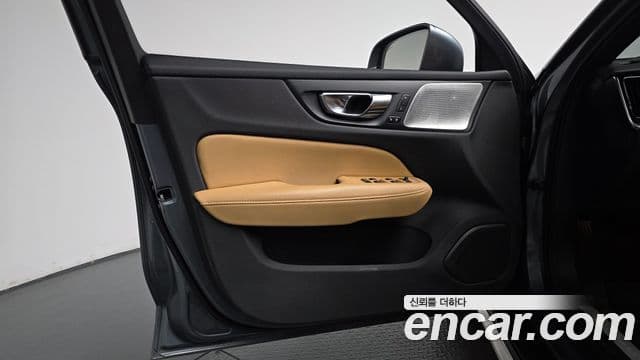 Volvo V60 Cross Country 2020 — Photo 6/37