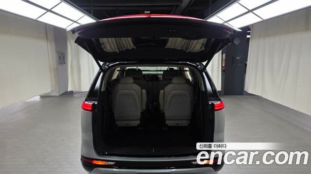 Kia Carnival 2021 — Фото 17/20
