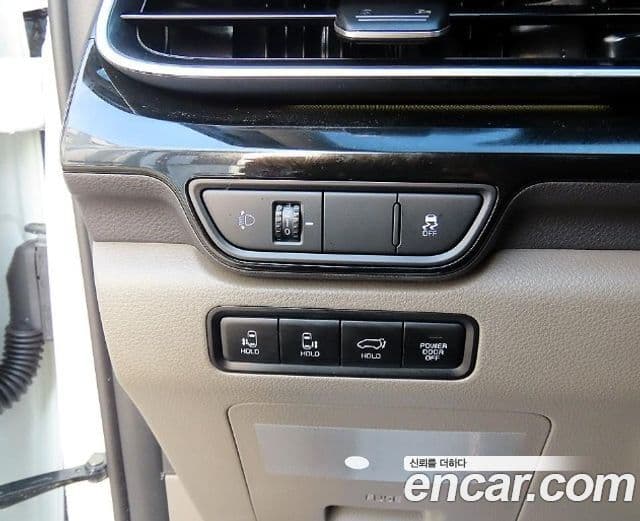 Kia Carnival 2024 — Фото 17/20