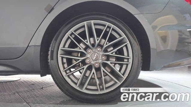 Genesis G70 2018 — Photo 27/33