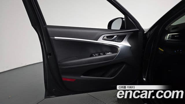 Genesis G70 2018 — Photo 22/33