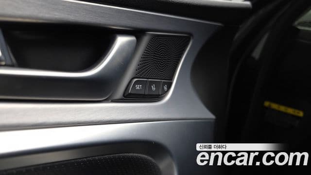 Genesis G70 2018 — Photo 29/33