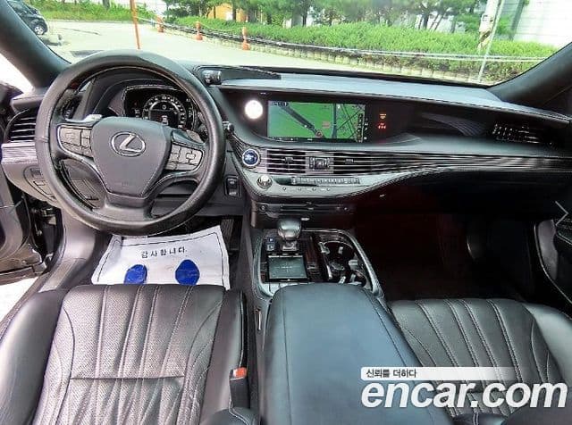 Lexus LS500h 2018 — Photo 2/20