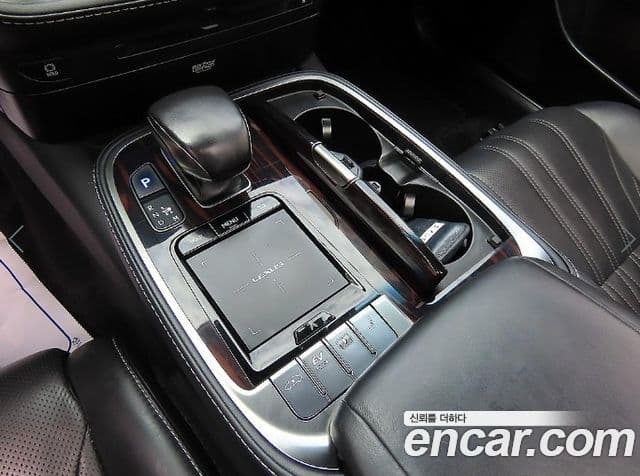 Lexus LS500h 2018 — Photo 11/20