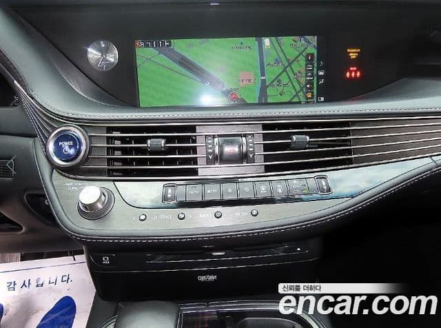 Lexus LS500h 2018 — Photo 17/20