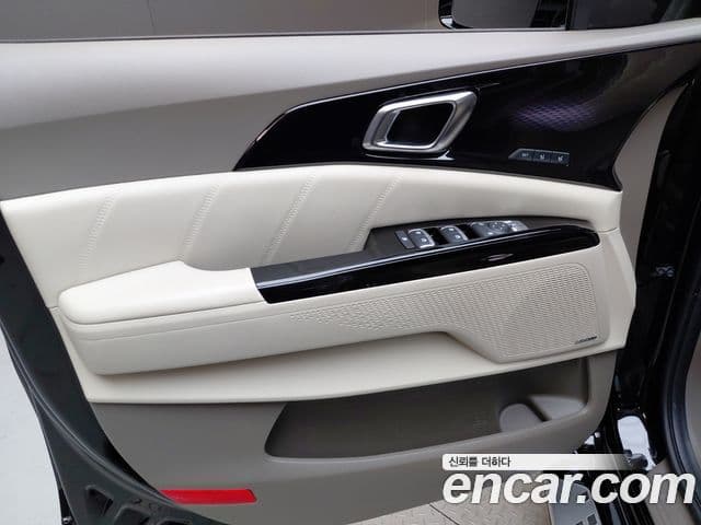 Kia Carnival 2022 — ფოტო 23/32