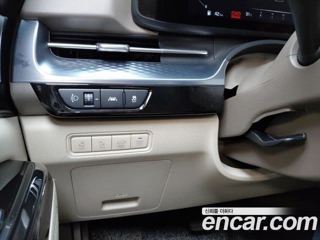Kia Carnival 2022 — ფოტო 21/32