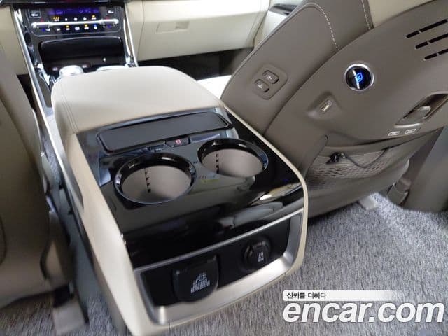 Kia Carnival 2022 — ფოტო 9/32