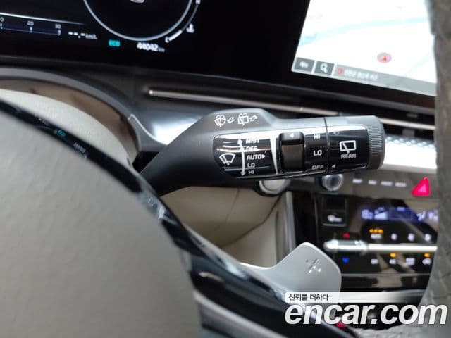 Kia Carnival 2022 — ფოტო 2/32
