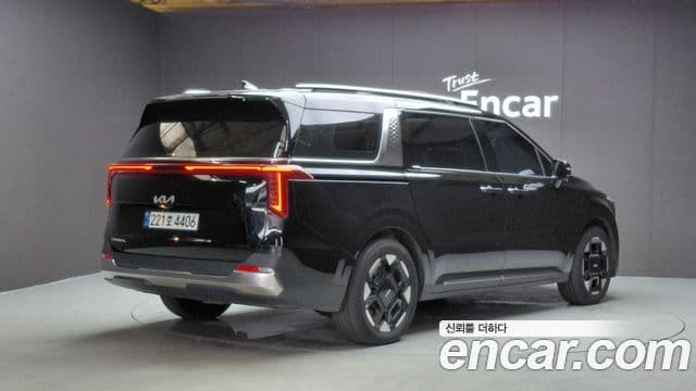 Kia Carnival 2023 — Фото 2/20