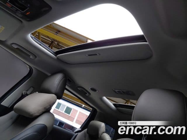 Kia Carnival 2023 — Фото 17/20