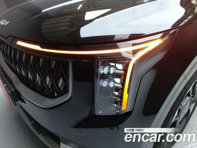 Kia Carnival 2023 — ფოტო 30/33