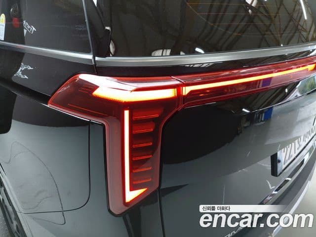 Kia Carnival 2023 — ფოტო 13/33