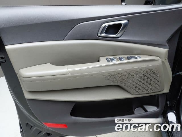 Kia Carnival 2023 — ფოტო 7/33