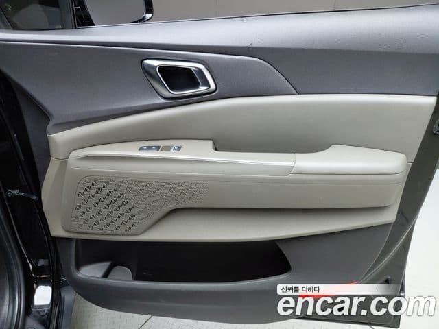 Kia Carnival 2023 — ფოტო 1/33