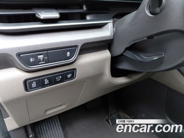 Kia Carnival 2023 — ფოტო 26/33