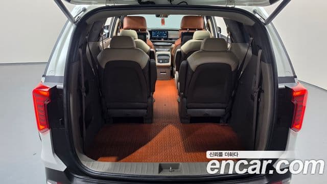 Kia Carnival 2024 — Фото 18/20