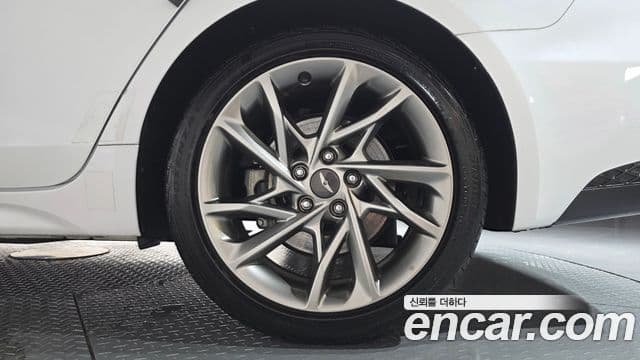 Genesis G70 2023 — Photo 30/38