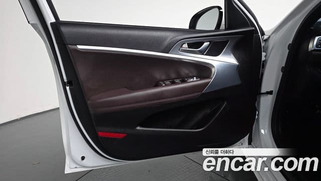 Genesis G70 2023 — Photo 23/38