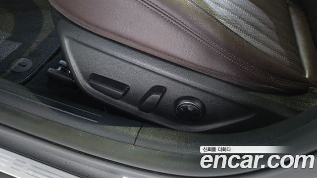 Genesis G70 2023 — Photo 31/38