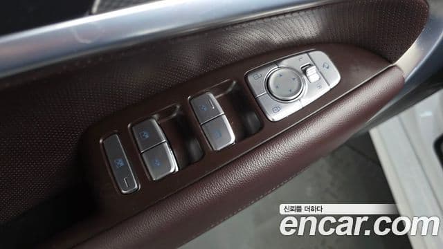 Genesis G70 2023 — Photo 8/38