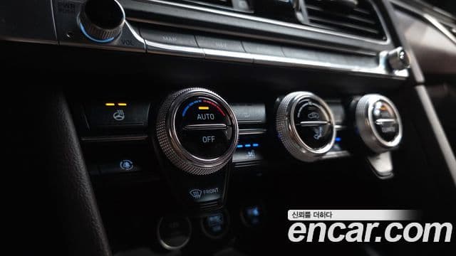 Genesis G70 2023 — Photo 1/38