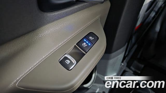 Kia Carnival 2024 — Фото 17/20
