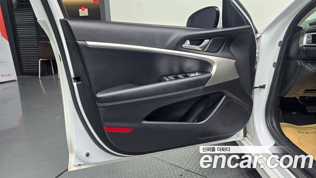 Genesis G70 2021 — ფოტო 21/35
